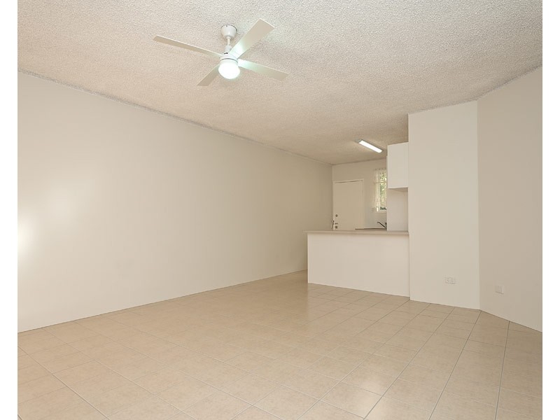 2/120 Stanhill Drive, Chevron Island QLD 4217