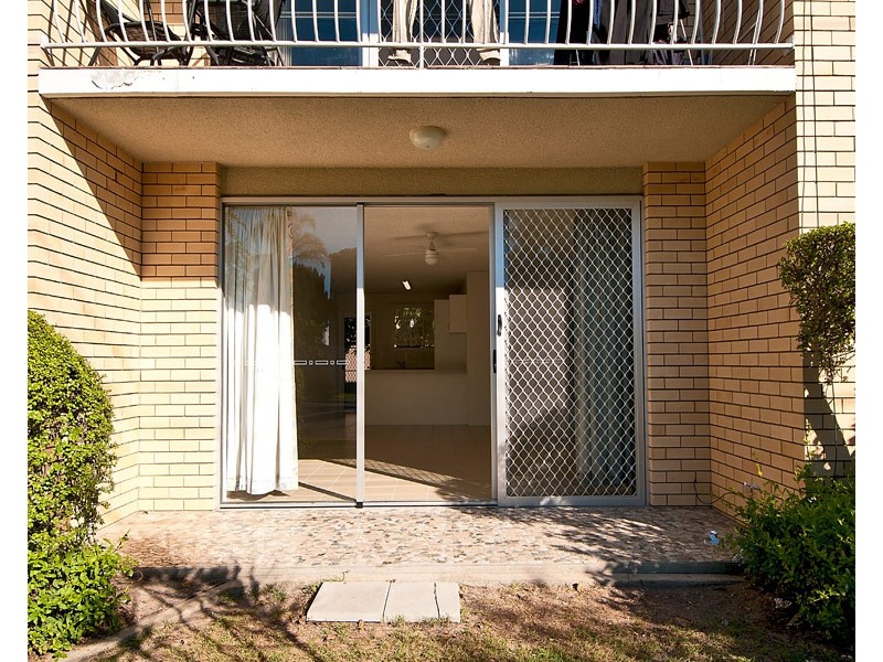 2/120 Stanhill Drive, Chevron Island QLD 4217