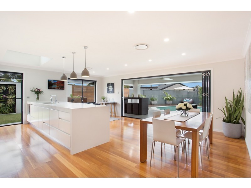 9 Jib Court, Mermaid Waters QLD 4218