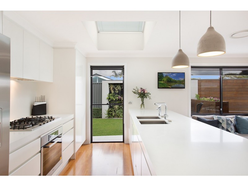 9 Jib Court, Mermaid Waters QLD 4218