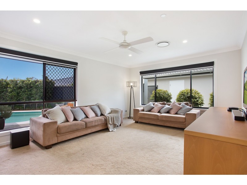 9 Jib Court, Mermaid Waters QLD 4218