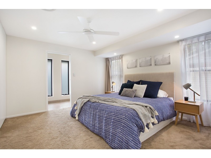 9 Jib Court, Mermaid Waters QLD 4218