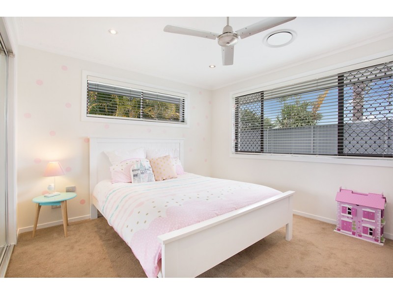 9 Jib Court, Mermaid Waters QLD 4218