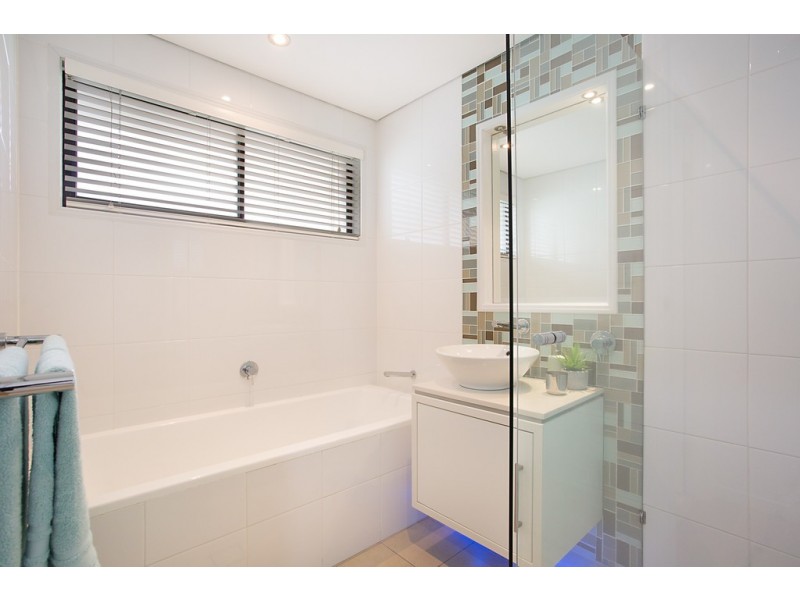 9 Jib Court, Mermaid Waters QLD 4218