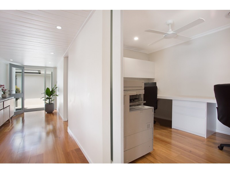 9 Jib Court, Mermaid Waters QLD 4218