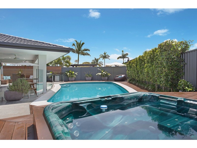 9 Jib Court, Mermaid Waters QLD 4218