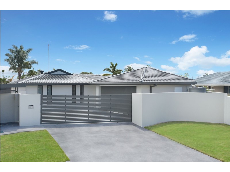 9 Jib Court, Mermaid Waters QLD 4218