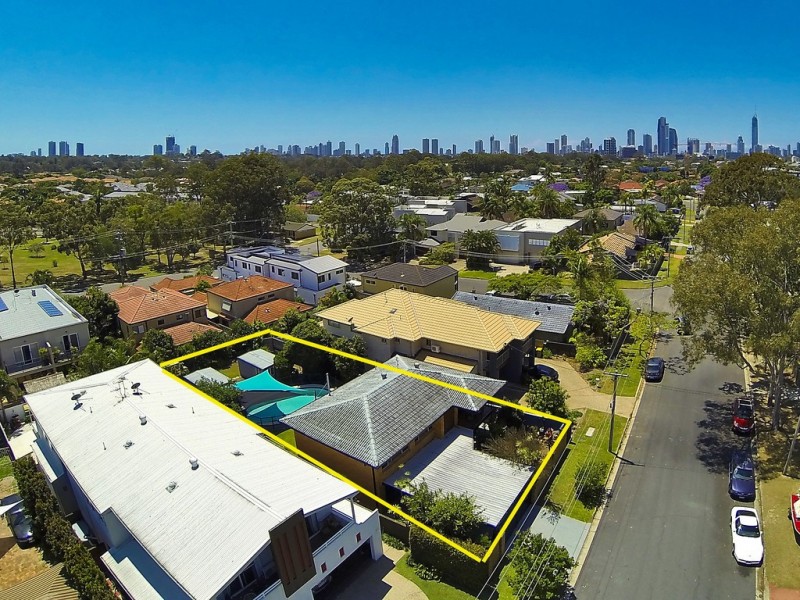 69 Bamboo Avenue, Benowa QLD 4217