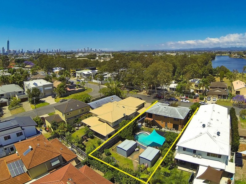 69 Bamboo Avenue, Benowa QLD 4217