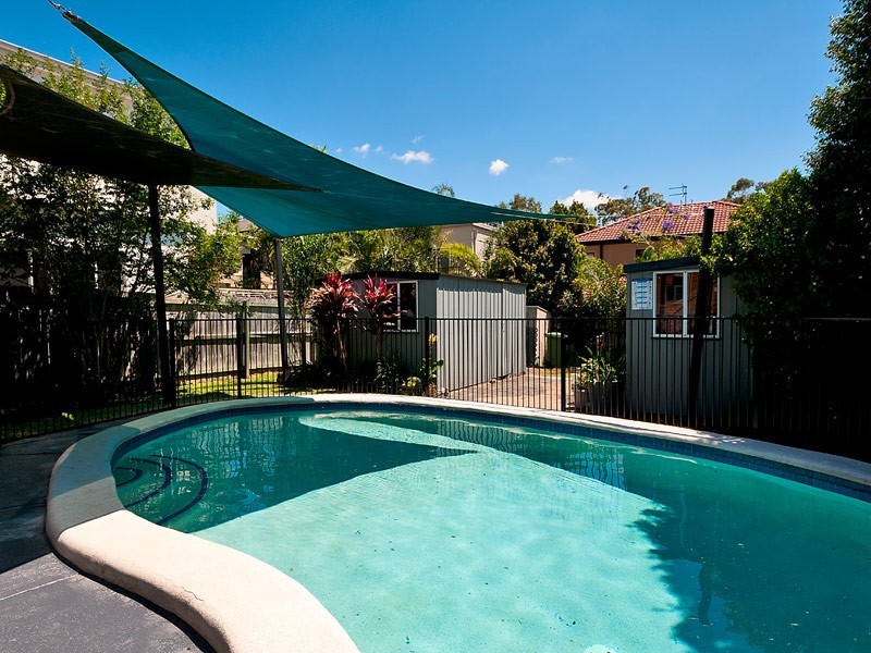 69 Bamboo Avenue, Benowa QLD 4217