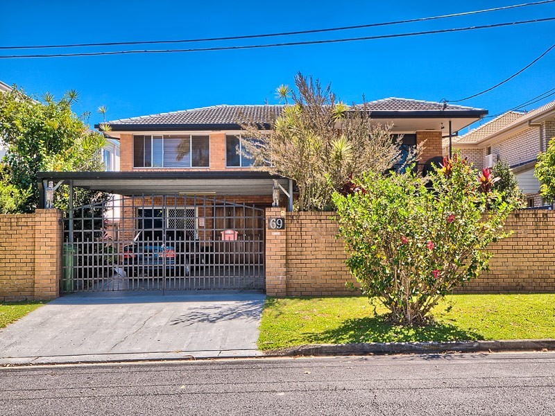 69 Bamboo Avenue, Benowa QLD 4217