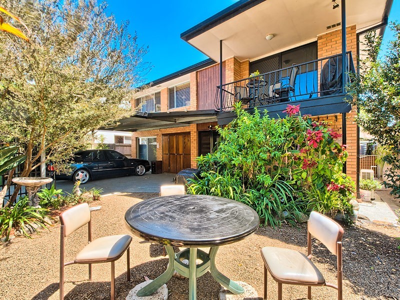 69 Bamboo Avenue, Benowa QLD 4217