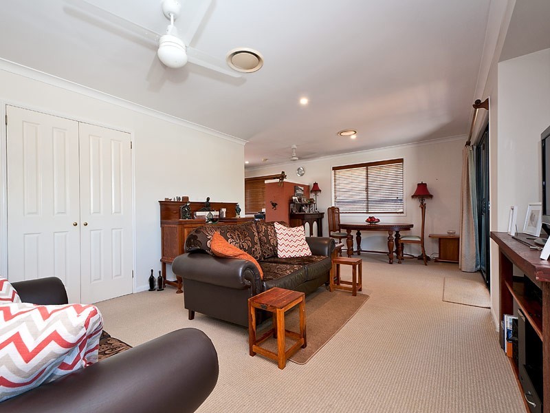 69 Bamboo Avenue, Benowa QLD 4217