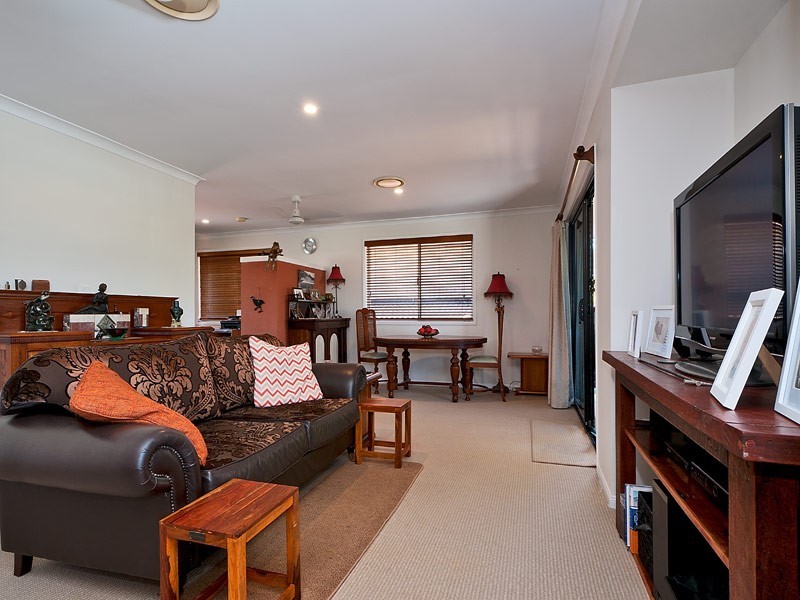 69 Bamboo Avenue, Benowa QLD 4217