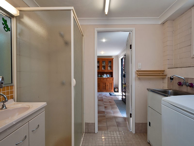 69 Bamboo Avenue, Benowa QLD 4217