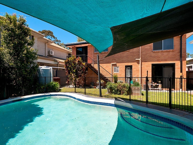 69 Bamboo Avenue, Benowa QLD 4217