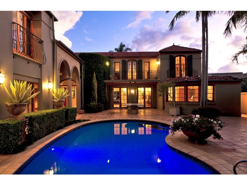 18 Binda Place, Bundall QLD 4217