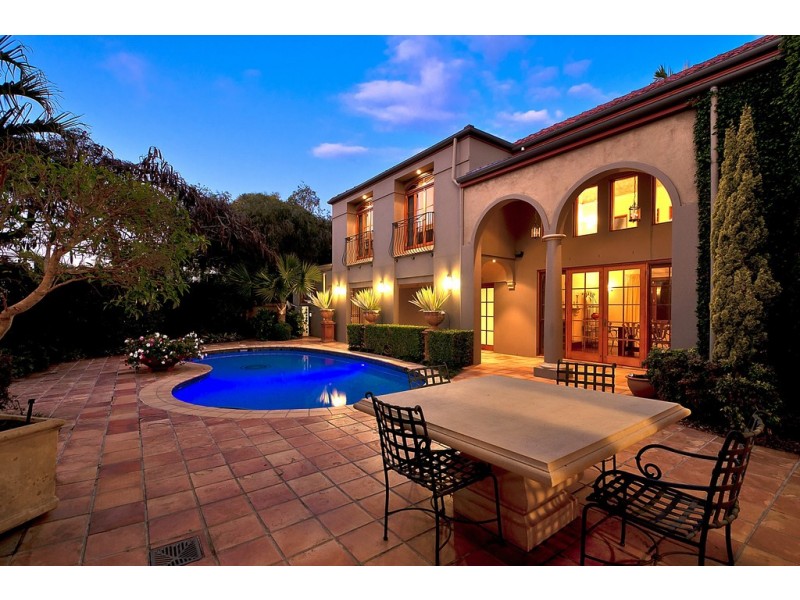 18 Binda Place, Bundall QLD 4217