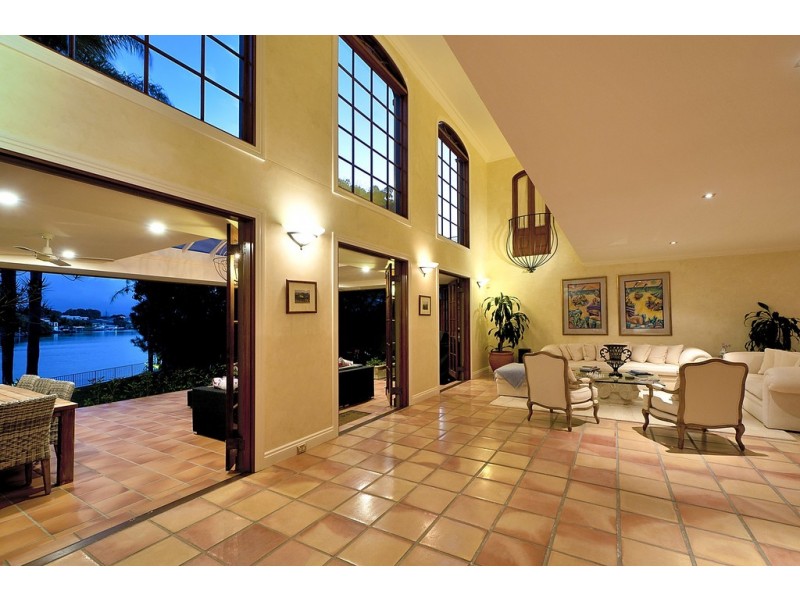 18 Binda Place, Bundall QLD 4217