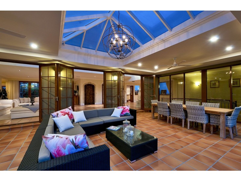 18 Binda Place, Bundall QLD 4217