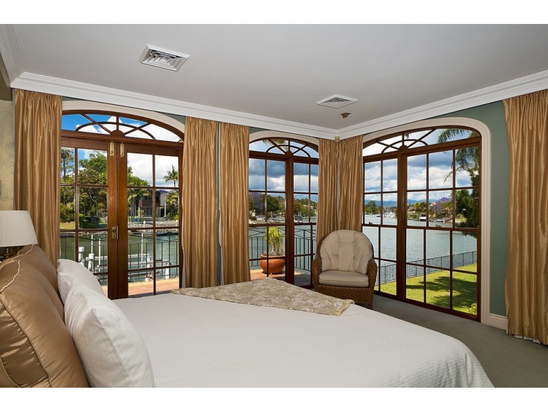 18 Binda Place, Bundall QLD 4217