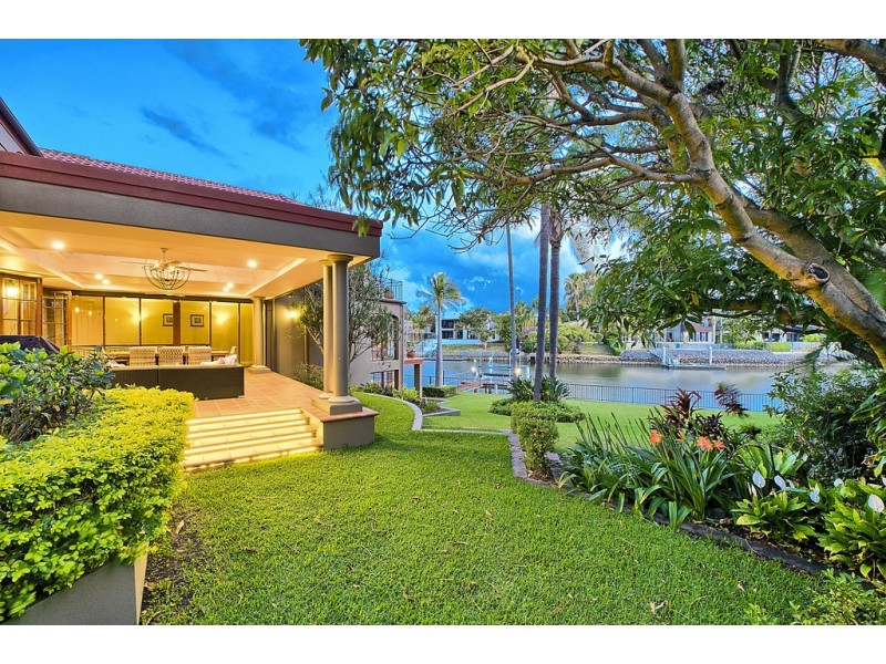 18 Binda Place, Bundall QLD 4217