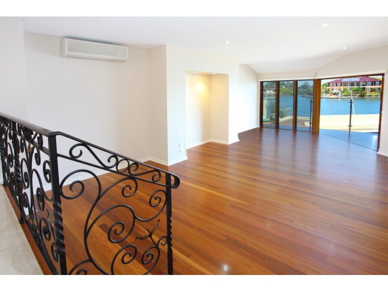 118 Amalfi Drive, Isle Of Capri QLD 4217