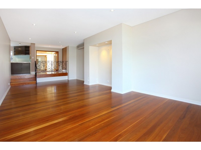 118 Amalfi Drive, Isle Of Capri QLD 4217