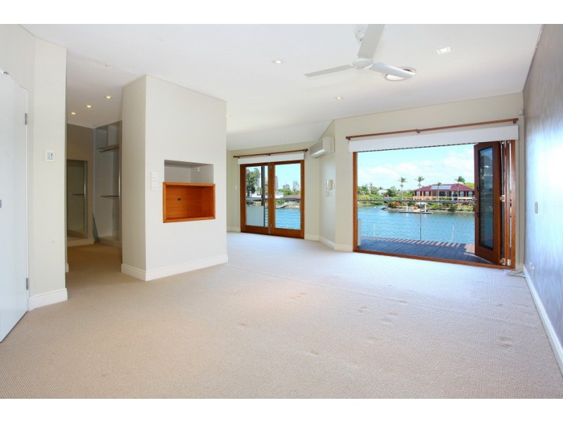 118 Amalfi Drive, Isle Of Capri QLD 4217