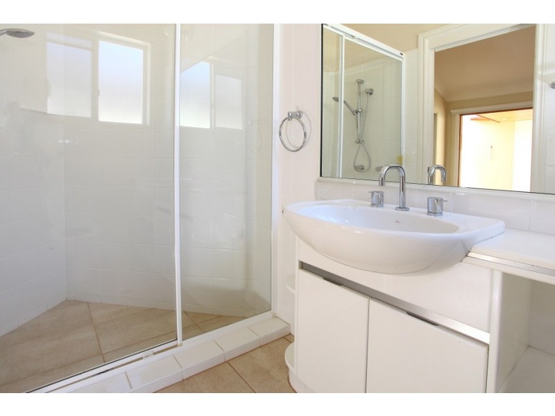 118 Amalfi Drive, Isle Of Capri QLD 4217