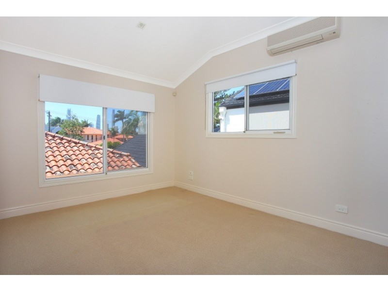 118 Amalfi Drive, Isle Of Capri QLD 4217