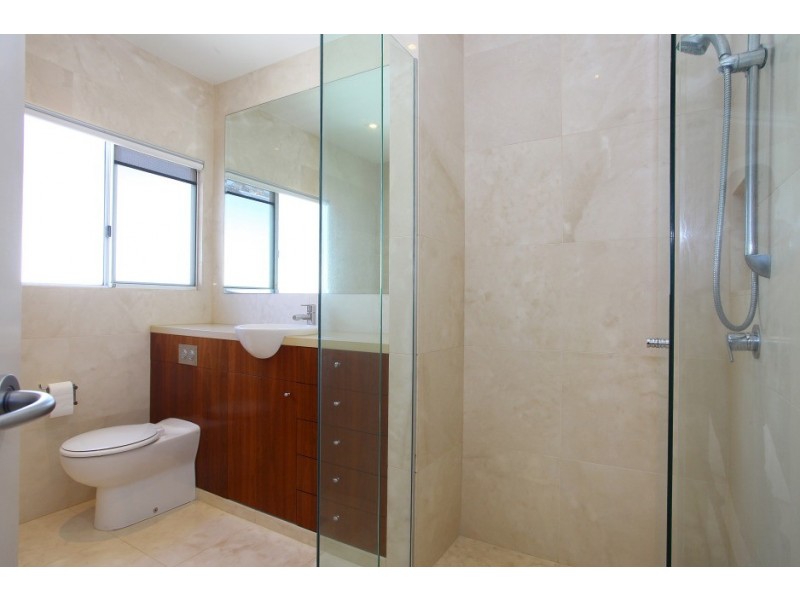 118 Amalfi Drive, Isle Of Capri QLD 4217