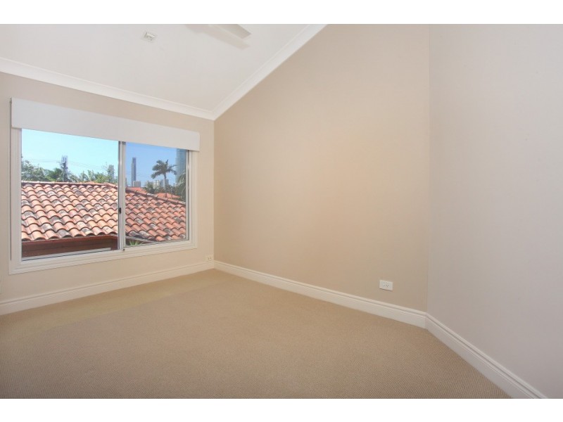 118 Amalfi Drive, Isle Of Capri QLD 4217