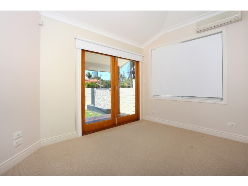 118 Amalfi Drive, Isle Of Capri QLD 4217