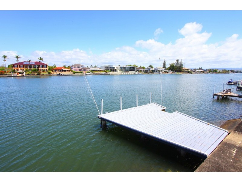 118 Amalfi Drive, Isle Of Capri QLD 4217