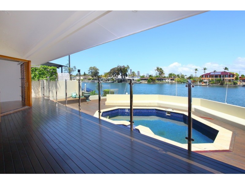 118 Amalfi Drive, Isle Of Capri QLD 4217