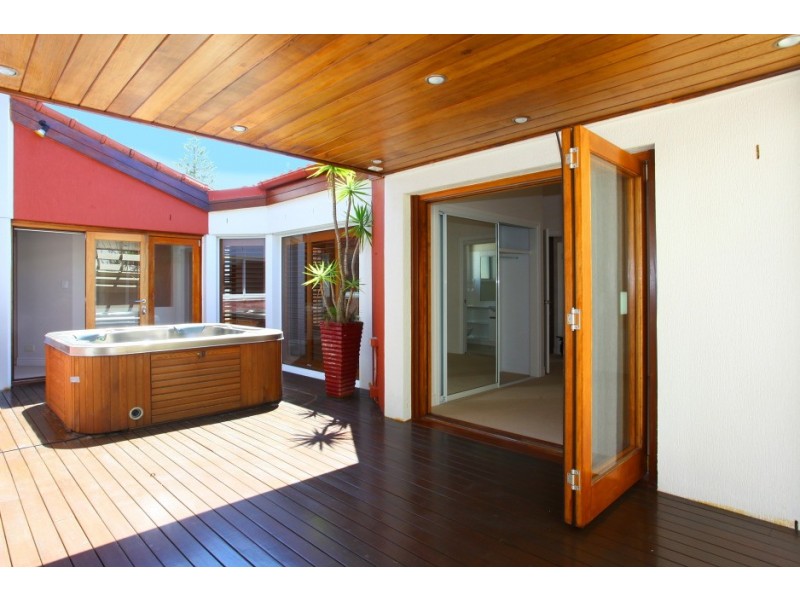 118 Amalfi Drive, Isle Of Capri QLD 4217