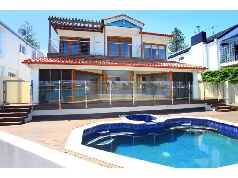 118 Amalfi Drive, Isle Of Capri QLD 4217