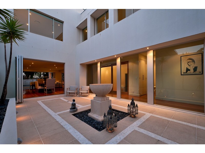 2 Marseille Estate, 17 Marseille Court, Sorrento QLD 4217