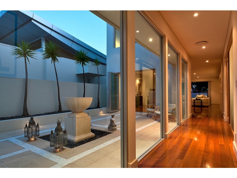 2 Marseille Estate, 17 Marseille Court, Sorrento QLD 4217