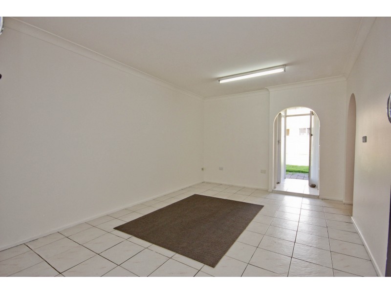 2/4 Beelyu Street, Burleigh Heads QLD 4220