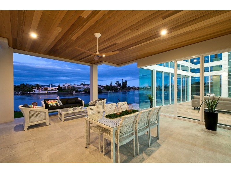19 Cedar Place, Broadbeach Waters QLD 4218