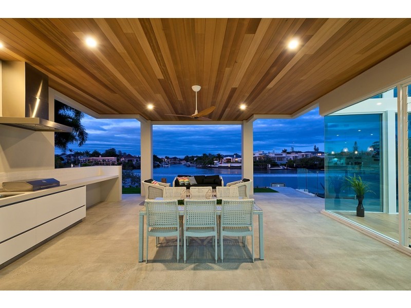 19 Cedar Place, Broadbeach Waters QLD 4218