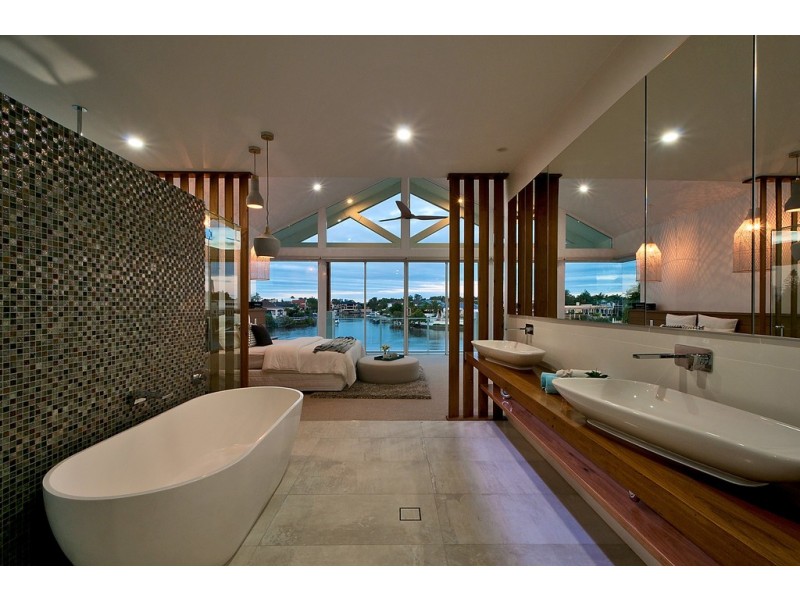 19 Cedar Place, Broadbeach Waters QLD 4218