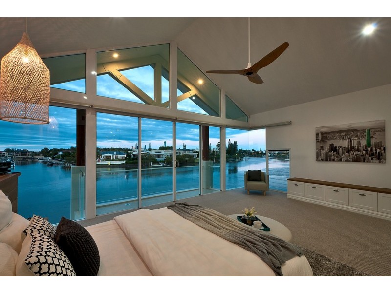 19 Cedar Place, Broadbeach Waters QLD 4218
