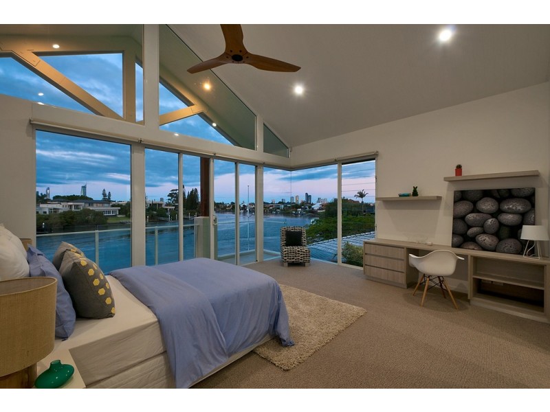 19 Cedar Place, Broadbeach Waters QLD 4218