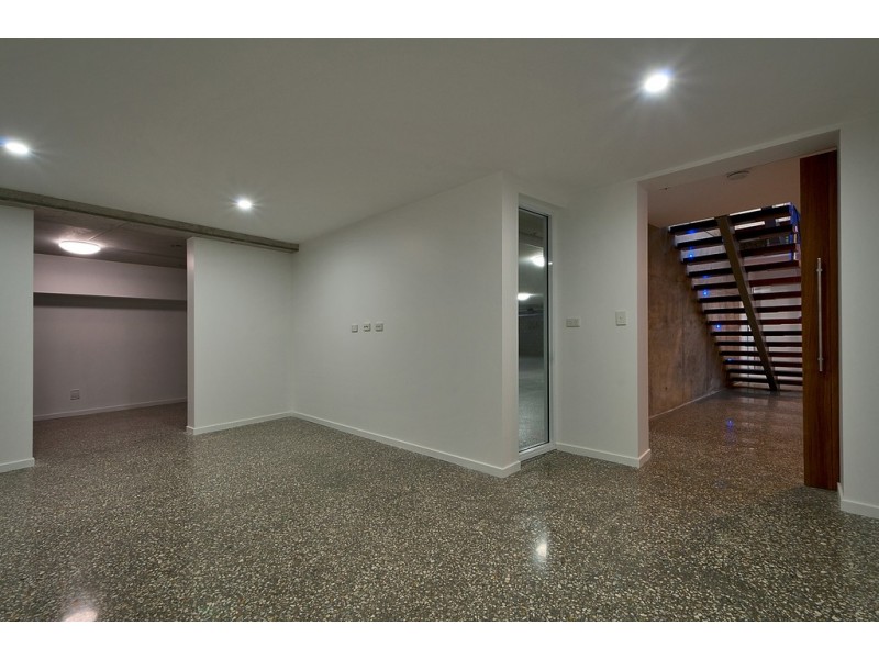 19 Cedar Place, Broadbeach Waters QLD 4218