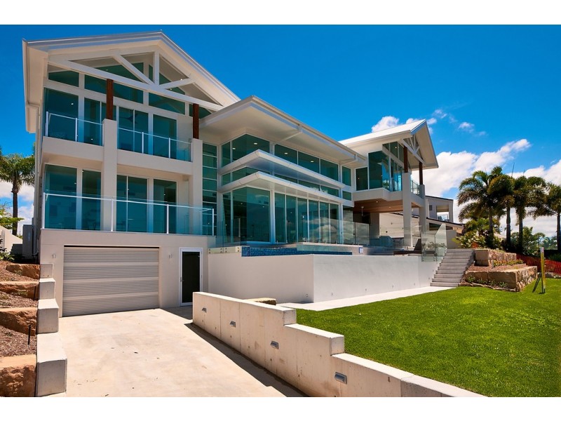 19 Cedar Place, Broadbeach Waters QLD 4218