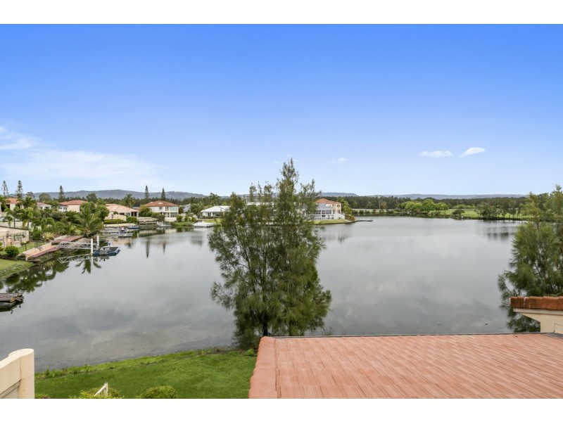 Villa 2 ‘Ashton’ Rhode Island 125 Santa Cruz Boulevard, Clear Island Waters QLD 4226