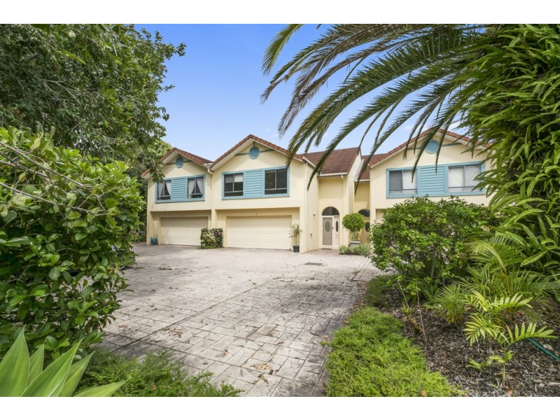 Villa 2 ‘Ashton’ Rhode Island 125 Santa Cruz Boulevard, Clear Island Waters QLD 4226